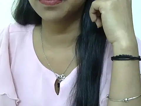 Snapshot of momo_lov chatting on March 17, 2025, 5:23 am momo lov online show from March 17, 2025, 5:23 am