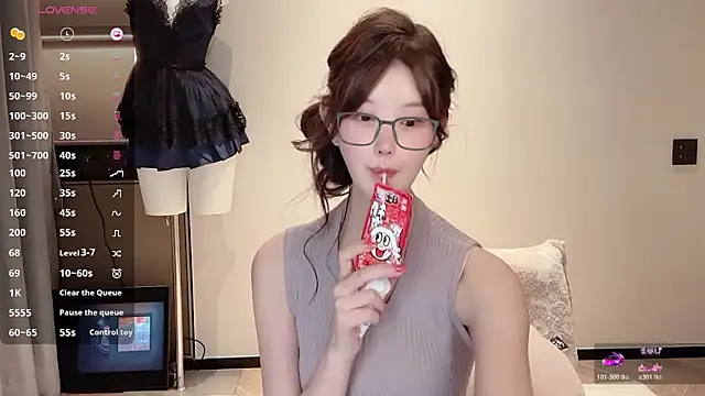 Snapshot of omaiiil chatting on November 4, 2025, 12:20 pm omaiiil online show from November 4, 2025, 12:20 pm