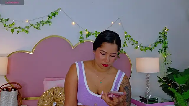 EmmaCrush online show from November 1, 2025, 9:41 pm