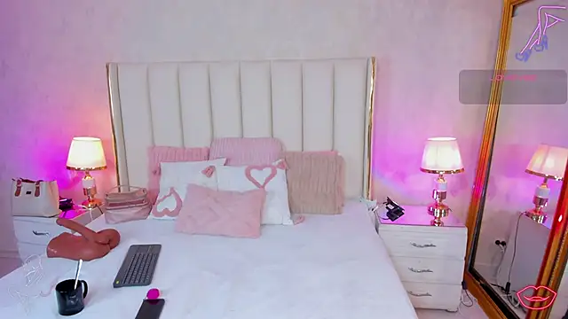 EmmaCrush online show from April 7, 2026, 12:40 pm