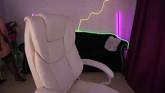 GabbieJay online show from September 10, 2025, 12:26 pm