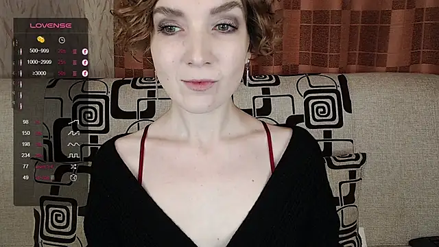 TinaWince online show from November 23, 2025, 4:44 am