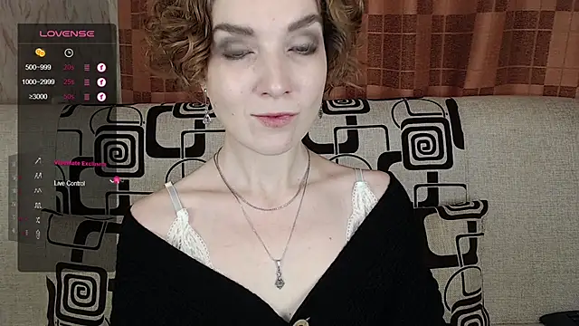 TinaWince online show from November 28, 2025, 4:56 am