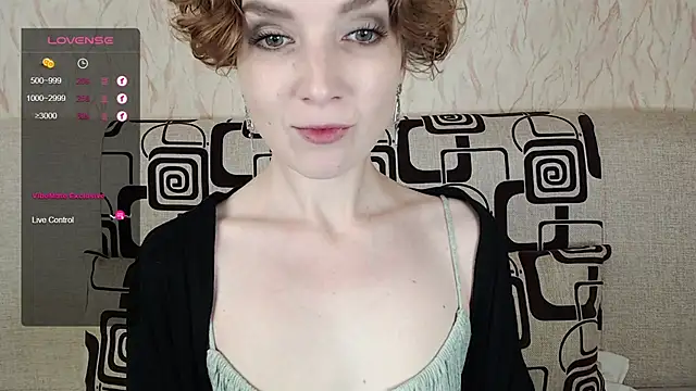 TinaWince online show from October 13, 2025, 4:47 am