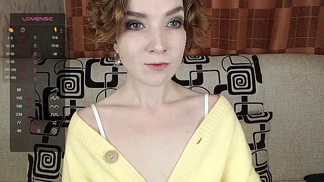 TinaWince online show from November 30, 2025, 4:46 am