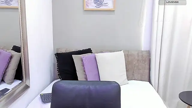  alaiasmile  online show from November 23, 2025, 3:55 pm