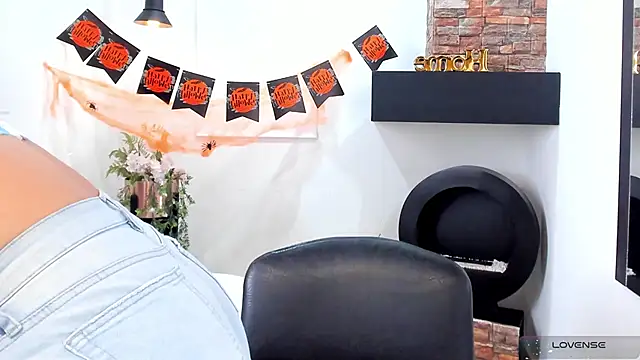  alaiasmile  online show from October 29, 2025, 5:12 pm