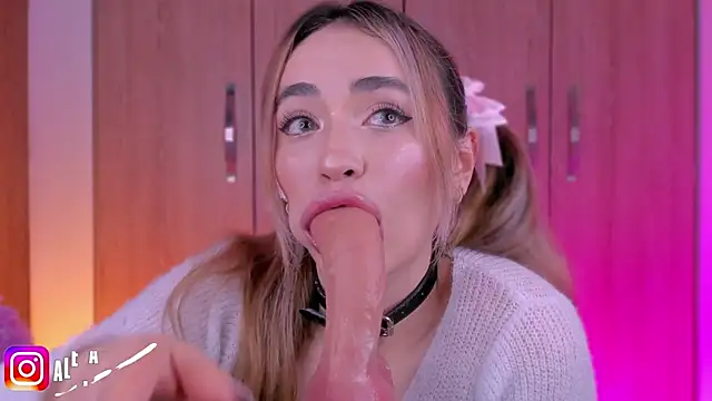 alejamillan1 online show from October 29, 2025, 4:55 am