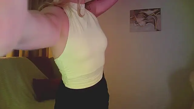 Snapshot of mia_raspberrie chatting on May 19, 2026, 10:06 pm mia raspberrie online show from May 19, 2026, 10:06 pm