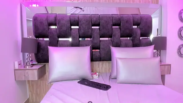 Charlotte Myers online show from December 19, 2025, 8:22 pm