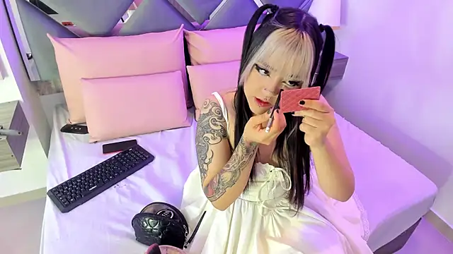 Snapshot of Charlotte_Myers chatting on September 13, 2025, 7:58 pm Charlotte Myers online show from September 13, 2025, 7:58 pm