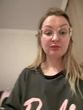 Snapshot of Teya_moon_ chatting on March 19, 2025, 10:09 pm Teya moon online show from March 19, 2025, 10:09 pm