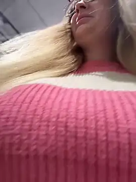 Snapshot of Teya_moon_ chatting on January 5, 2025, 11:48 am Teya moon online show from January 5, 2025, 11:48 am