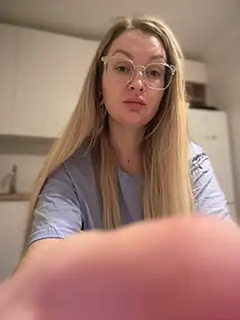 Snapshot of Teya_moon_ chatting on February 27, 2025, 9:47 pm Teya moon online show from February 27, 2025, 9:47 pm