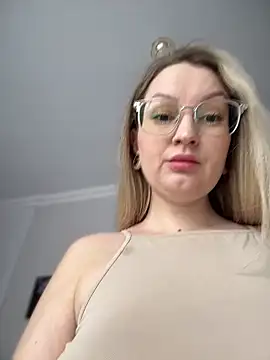 Snapshot of Teya_moon_ chatting on February 6, 2025, 11:20 am Teya moon online show from February 6, 2025, 11:20 am