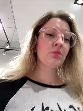 Snapshot of Teya_moon_ chatting on September 27, 2025, 12:55 pm Teya moon online show from September 27, 2025, 12:55 pm