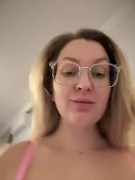 Snapshot of Teya_moon_ chatting on March 13, 2025, 9:37 pm Teya moon online show from March 13, 2025, 9:37 pm
