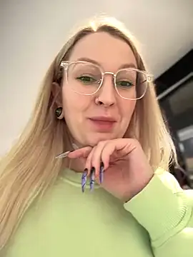 Snapshot of Teya_moon_ chatting on January 4, 2025, 10:49 am Teya moon online show from January 4, 2025, 10:49 am