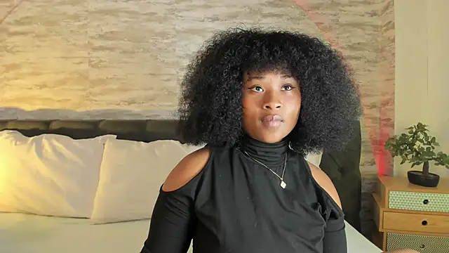 Snapshot of Anneth__M chatting on September 12, 2025, 8:08 pm Anneth M online show from September 12, 2025, 8:08 pm