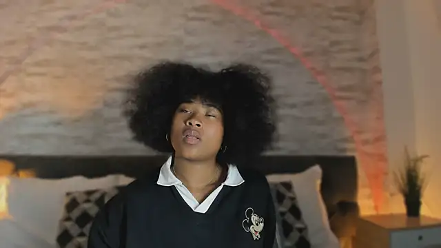 Anneth  M online show from November 12, 2025, 7:40 pm