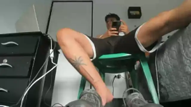 Snapshot of moubli_ chatting on December 4, 2025, 9:58 pm moubli online show from December 4, 2025, 9:58 pm