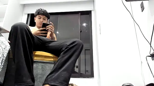 Snapshot of moubli_ chatting on September 24, 2025, 5:36 am moubli online show from September 24, 2025, 5:36 am