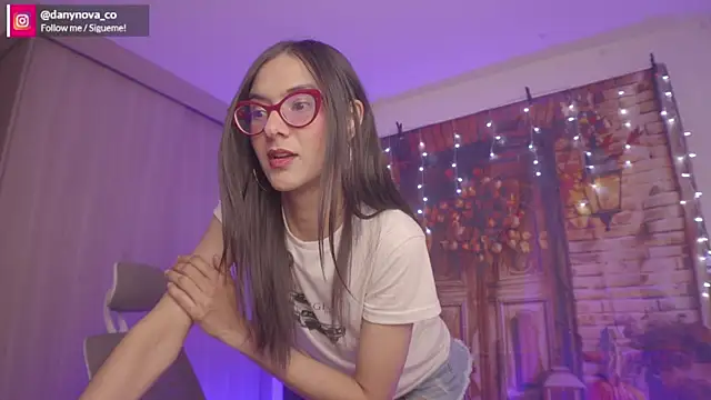 DanyNova Co online show from November 28, 2025, 9:04 pm