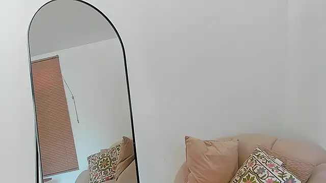 Snapshot of SofiMeza chatting on September 11, 2025, 2:06 pm SofiMeza online show from September 11, 2025, 2:06 pm