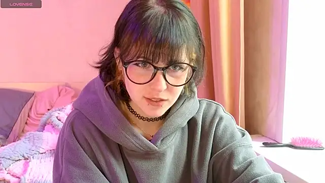 lily noris online show from December 2, 2025, 10:50 am