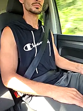 Snapshot of Zeefy chatting on July 4, 2026, 7:04 am Zeefy online show from July 4, 2026, 7:04 am