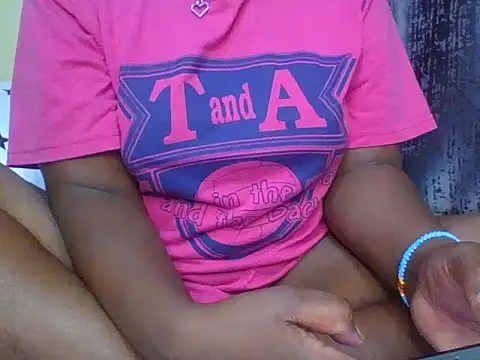 Snapshot of prettynina chatting on November 7, 2025, 10:46 pm prettynina online show from November 7, 2025, 10:46 pm