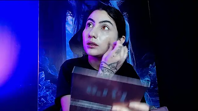 Snapshot of sophy_rock chatting on February 2, 2026, 12:59 pm sophy rock online show from February 2, 2026, 12:59 pm