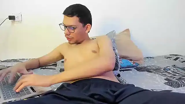 Snapshot of Diego-Monsalve chatting on November 17, 2025, 10:14 pm Diego-Monsalve online show from November 17, 2025, 10:14 pm