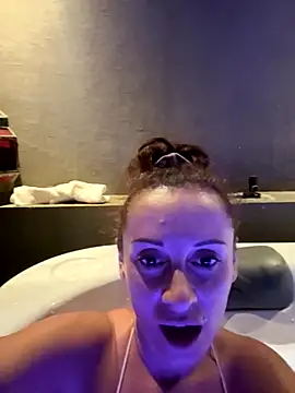 Snapshot of therealbeverlycious chatting on October 24, 2025, 10:36 am therealbeverlycious online show from October 24, 2025, 10:36 am