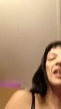 whitetrashdirtyslut online show from December 20, 2025, 8:12 pm