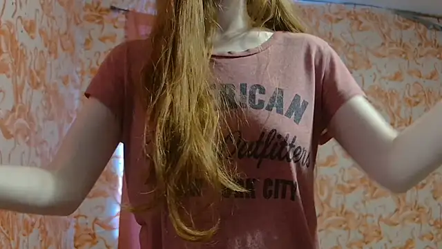 Snapshot of strawberrysmoothie chatting on January 11, 2026, 6:04 pm strawberrysmoothie online show from January 11, 2026, 6:04 pm