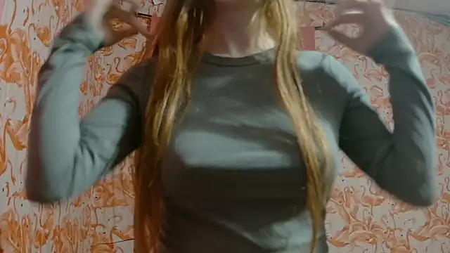 Snapshot of strawberrysmoothie chatting on February 20, 2026, 1:35 am strawberrysmoothie online show from February 20, 2026, 1:35 am