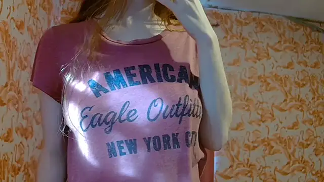 strawberrysmoothie online show from November 28, 2025, 8:09 pm