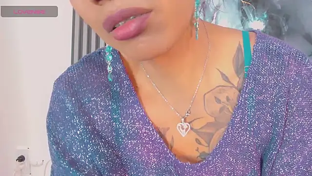 khiara moretti online show from April 13, 2026, 7:18 pm