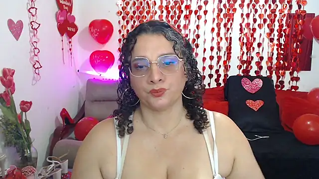 Snapshot of Aleja_Gonzales chatting on February 14, 2026, 7:36 pm Aleja Gonzales online show from February 14, 2026, 7:36 pm