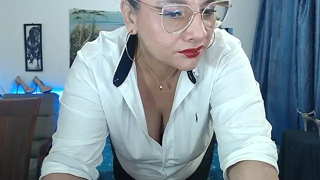 Snapshot of Aleja_Gonzales chatting on January 10, 2026, 12:00 pm Aleja Gonzales online show from January 10, 2026, 12:00 pm
