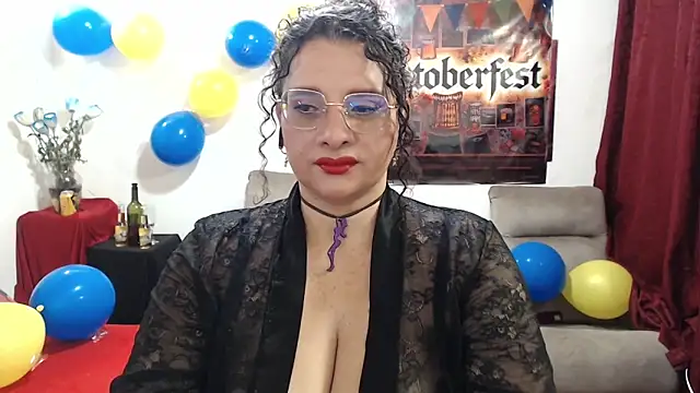 Snapshot of Aleja_Gonzales chatting on October 2, 2025, 8:56 pm Aleja Gonzales online show from October 2, 2025, 8:56 pm