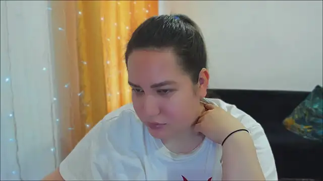 Snapshot of _madalexa_ chatting on November 5, 2025, 6:05 am madalexa online show from November 5, 2025, 6:05 am