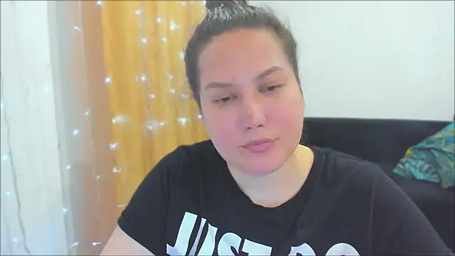 Snapshot of _madalexa_ chatting on October 13, 2025, 4:52 pm madalexa online show from October 13, 2025, 4:52 pm