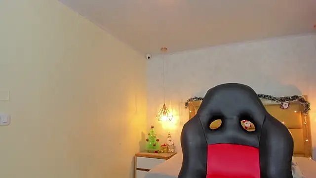 LARSONMIA online show from December 20, 2025, 12:30 pm