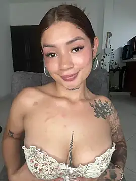 Snapshot of Roxanne_08 chatting on January 15, 2025, 7:01 pm Roxanne 08 online show from January 15, 2025, 7:01 pm