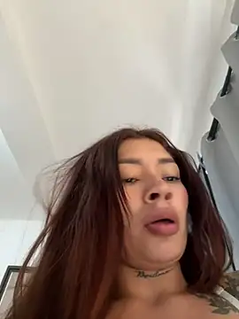 Snapshot of Roxanne_08 chatting on January 3, 2025, 3:12 pm Roxanne 08 online show from January 3, 2025, 3:12 pm
