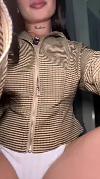 Roxanne 08 online show from April 14, 2026, 9:42 pm