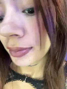 Snapshot of Roxanne_08 chatting on February 7, 2025, 6:45 am Roxanne 08 online show from February 7, 2025, 6:45 am
