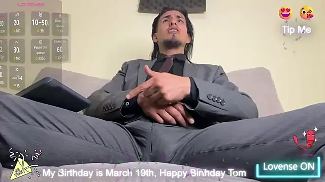 Snapshot of Tom_blunt96 chatting on March 20, 2025, 12:51 am Tom blunt96 online show from March 20, 2025, 12:51 am